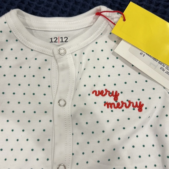 12|12 snap footed pajamas the day ‘very merry’ - Picture 2 of 4